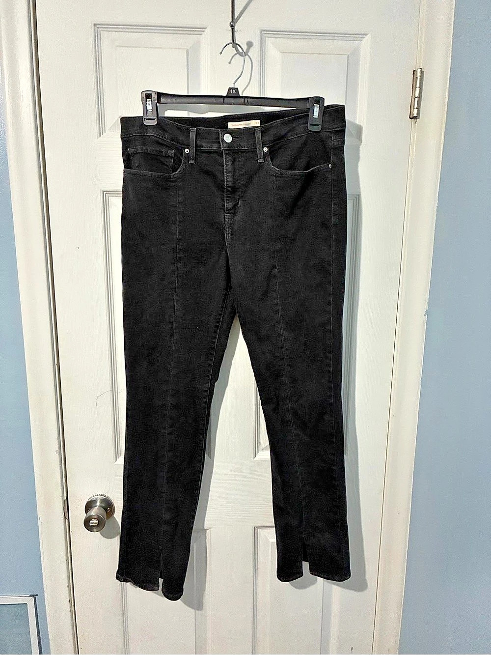 Levi's 314 Shaping Straight Leg Black Waist 33 Used good condition.